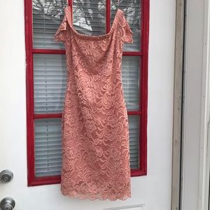 Cute strapless dress!